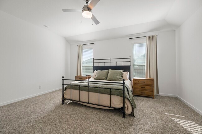 Building Photo - 573 Newcomb Holw Dr