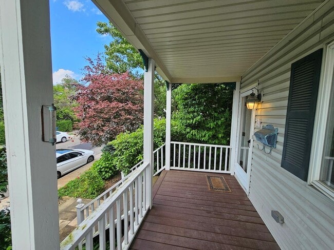 Building Photo - 10 Covert St