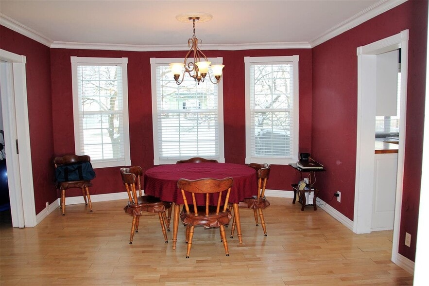 Dining Area - 2428 N Dakota St