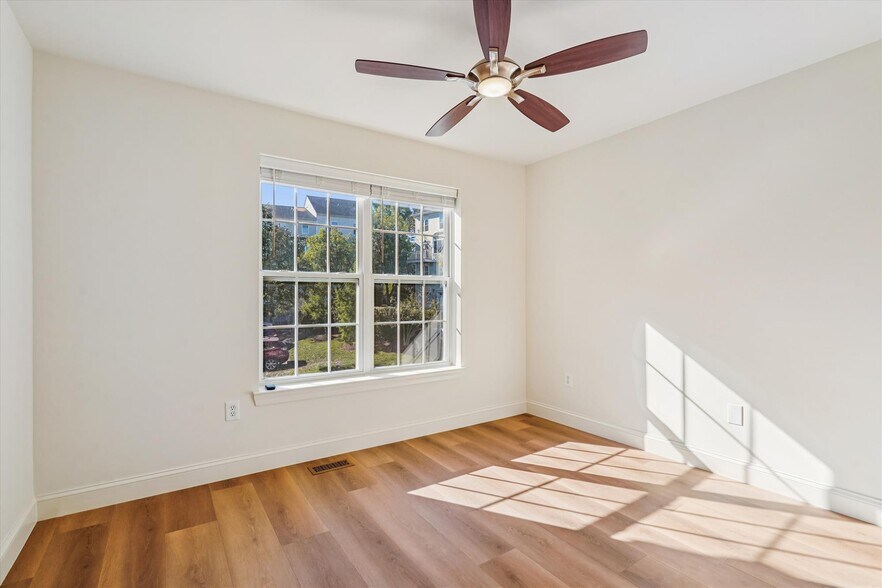 Building Photo - 604 Highland Ridge Ave