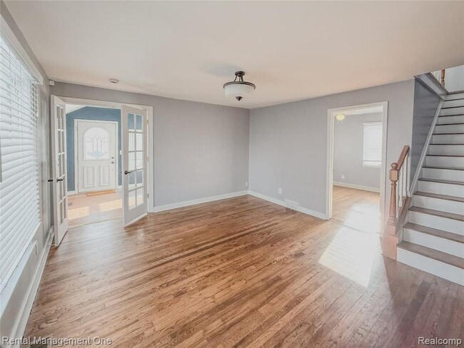 Building Photo - 49 Hovey St