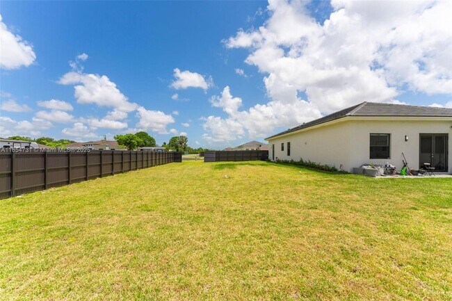 Building Photo - 32206 SW 196th Ave