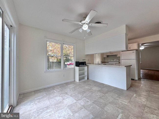 Building Photo - 106 Lee St