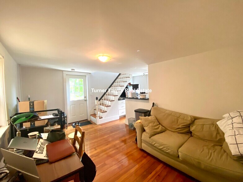 Primary Photo - 10 Smith Ave
