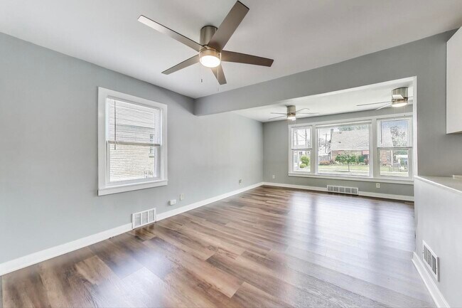 Building Photo - 4118 Prairie Ave