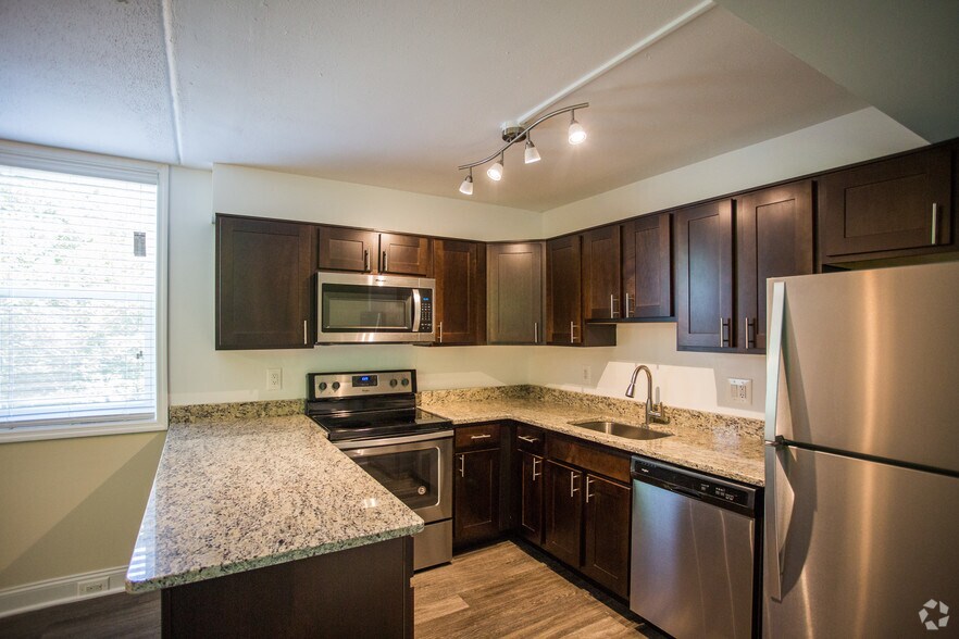 Stuart Woods 140A Laurel Way Herndon VA 20170 Apartment Finder