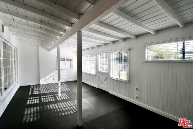 Building Photo - 5415 Coldwater Canyon Ave
