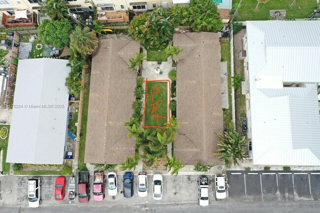 Building Photo - 3208 Canal Dr