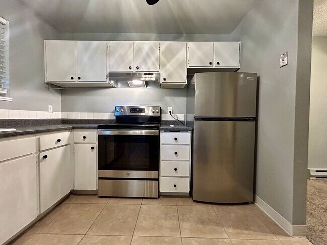 Building Photo - FIRST MONTHS RENT FREE! Welcome to your new home!