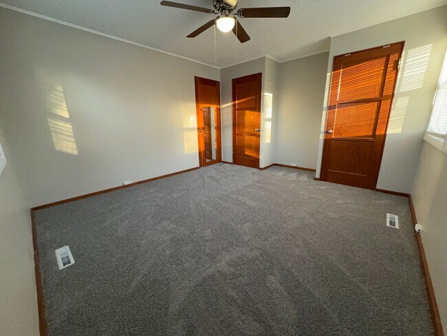 Building Photo - Stunning 2-Bed, 2-Bath Home with Oversized Garage!