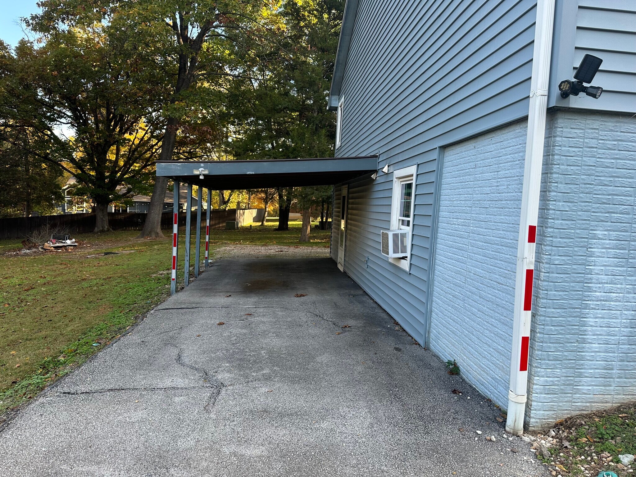 Private entrance and carport - 142 Townsend Ct