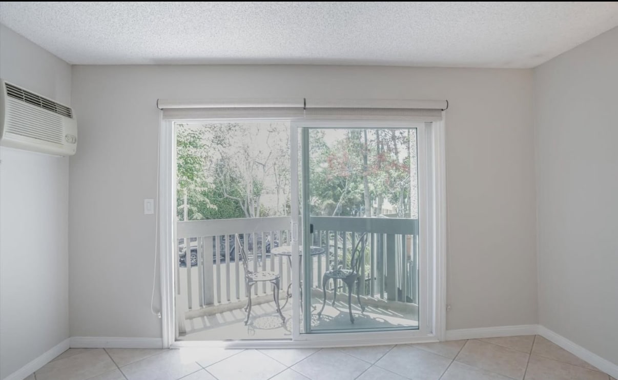Building Photo - 8577 Rugby Dr