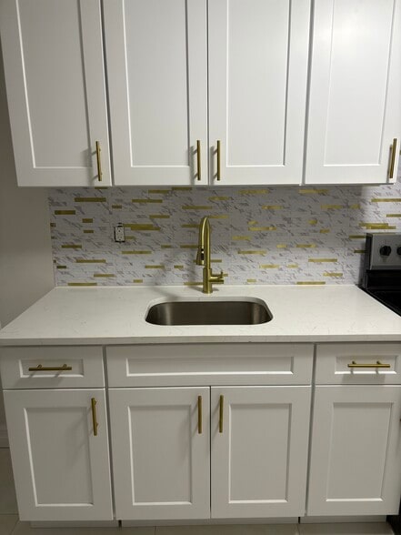 Kitchen 2 - 39 E 52nd St