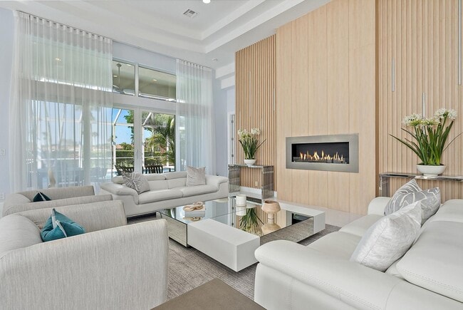 Building Photo - 8988 Lakes Blvd