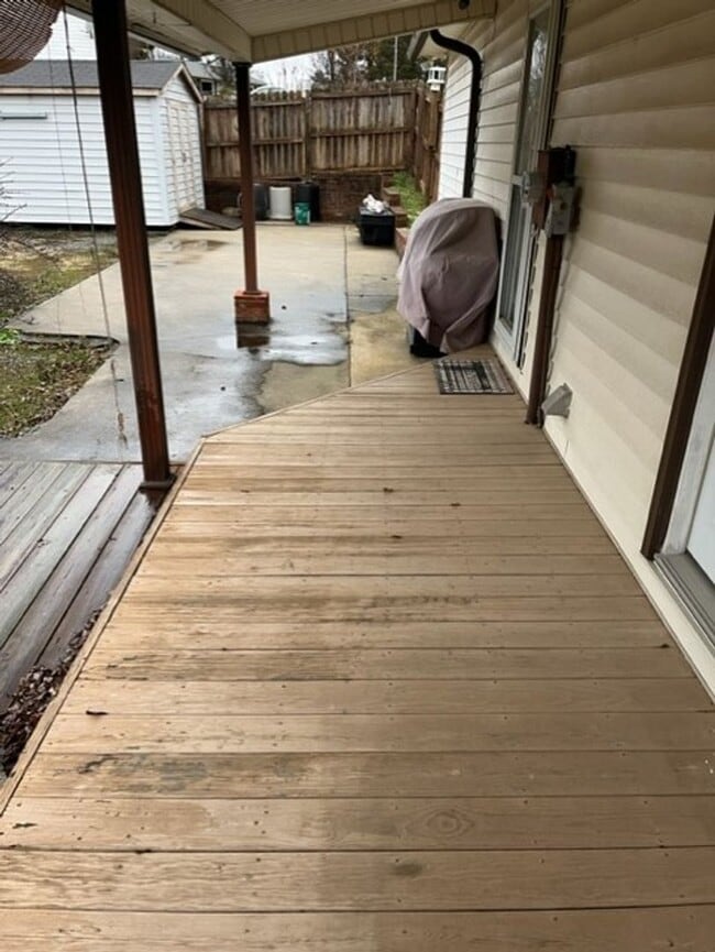 Building Photo - Available! Beautiful 3 Bed, 1 Bath Home in quiet neighborhood
