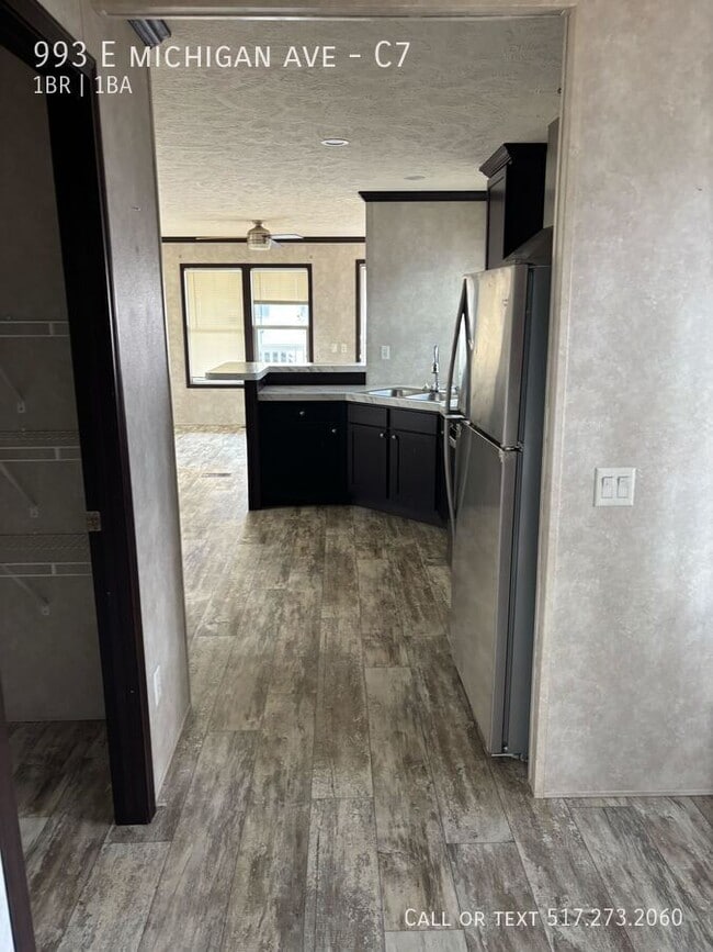 Building Photo - 993 E Michigan Ave