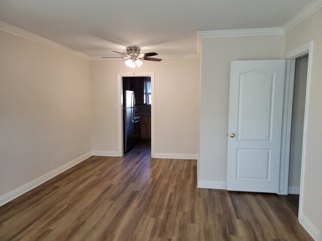 Dining Room - 4411 E Ocean Blvd