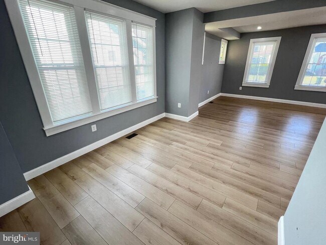 Building Photo - 3119 Harview Ave