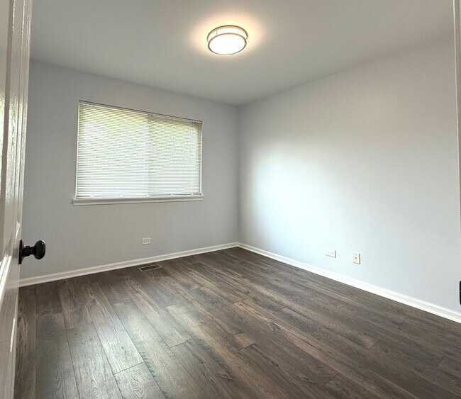 Building Photo - 924 Park Hill Cir