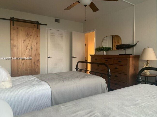 Building Photo - 3111 N Ocean Dr