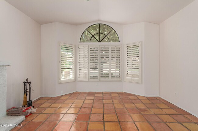 Building Photo - 3715 N Rosewood Ave