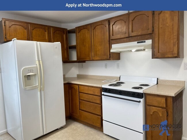 Building Photo - Recently Renovated 2 Bedroom 1 Bathroom Upstairs Apartment