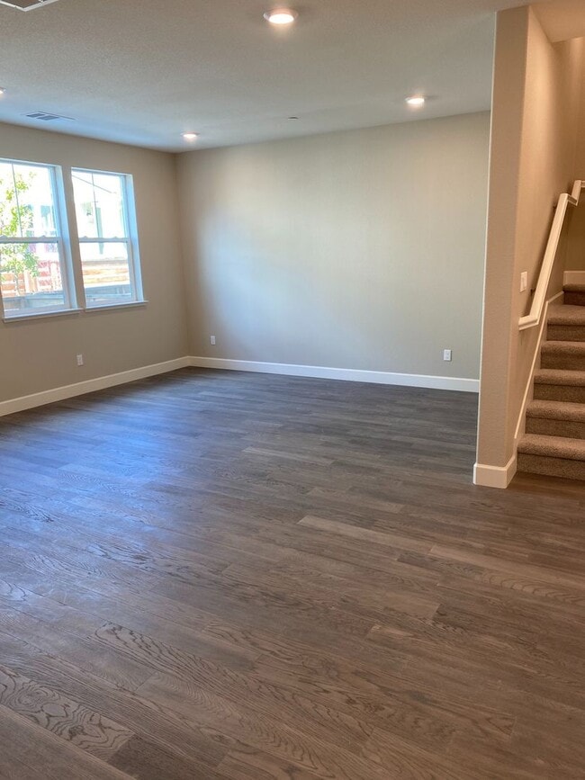 Building Photo - 114 Wallace Cir