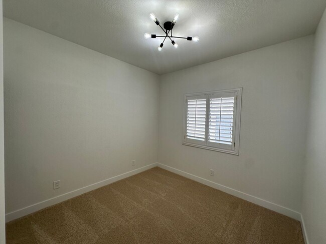 Building Photo - Beautiful Single Story Las Vegas Home For Rent.