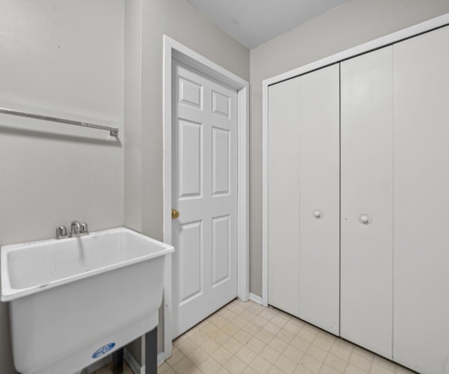 Building Photo - 1696 Reserve Ct