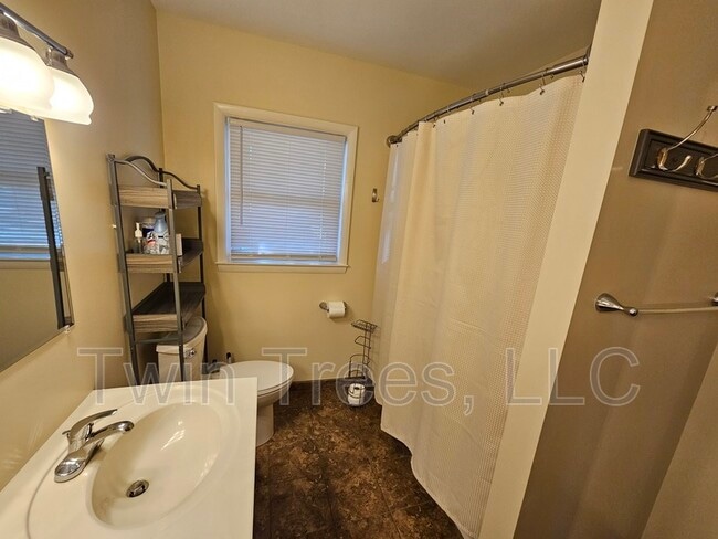 Building Photo - 115 Shenell Dr