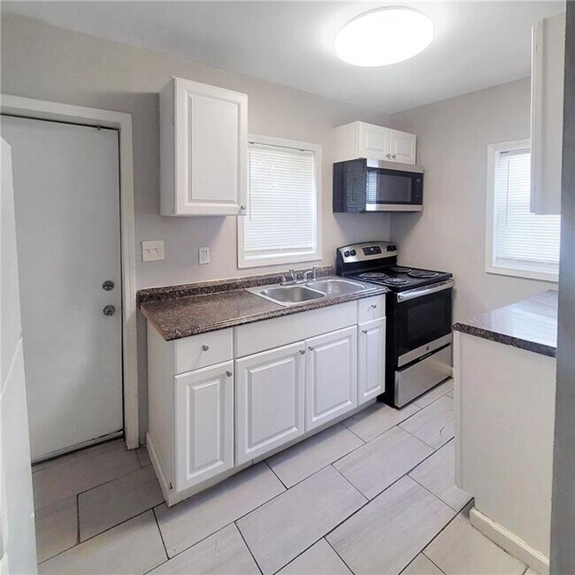 Building Photo - 1093 Windsor St SW