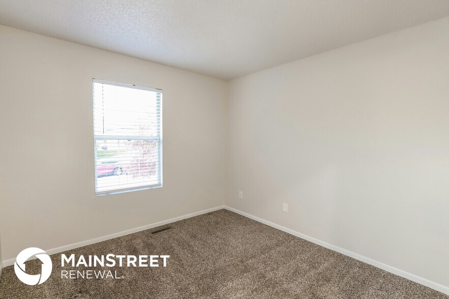 Building Photo - 14805 E Nickell Ave