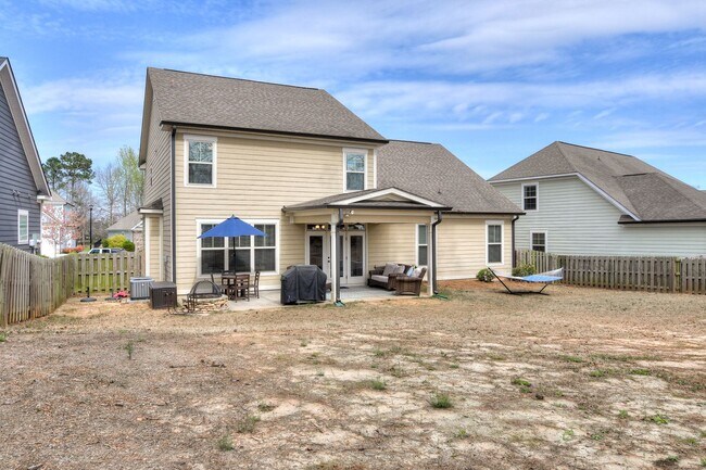 Building Photo - Gorgeous 5-Bedroom 3.5 Bath Home