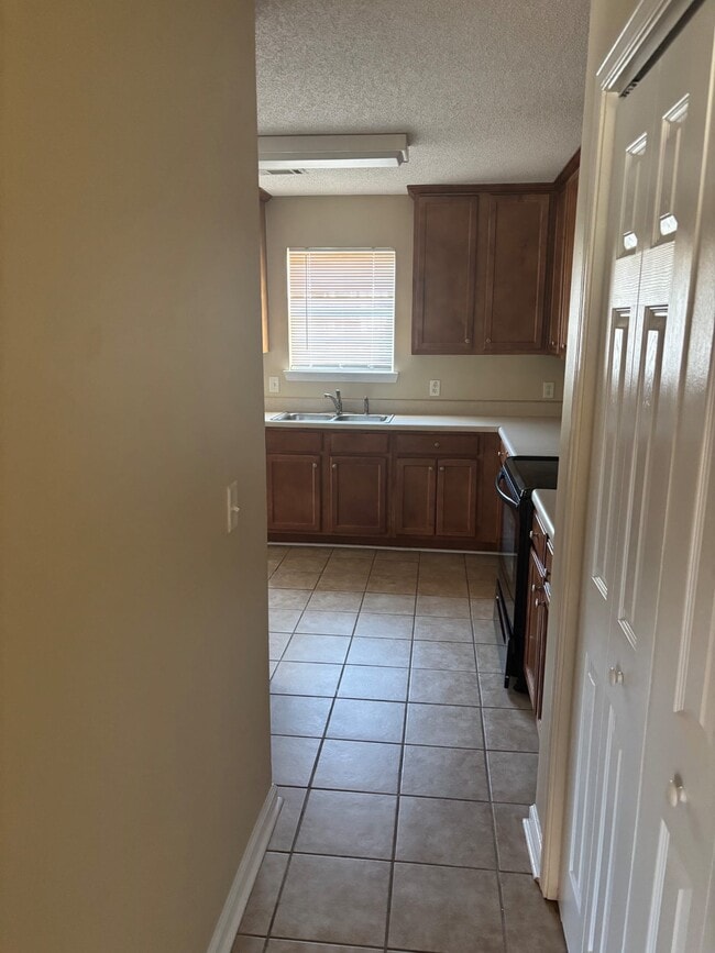 Building Photo - 121 Faybrook Dr