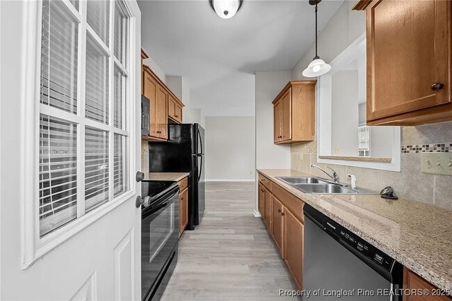 Building Photo - 122 Sherman Ct