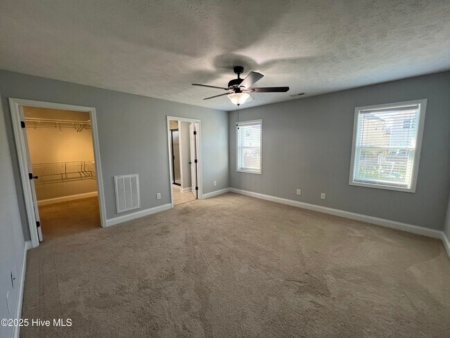 Building Photo - 127 Lightwater Dr