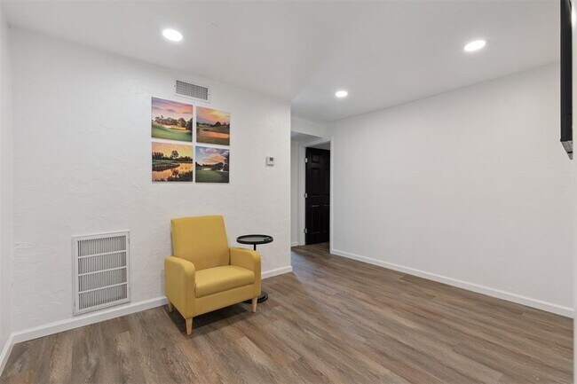 Building Photo - 12508 Green Valley Dr