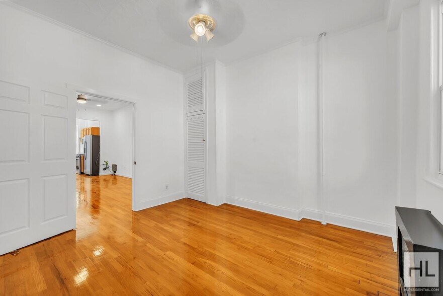 Building Photo - 474-477 7th Ave