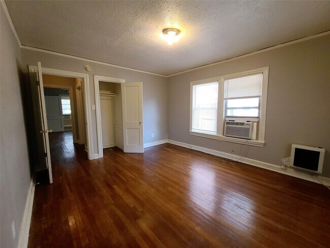 Building Photo - 5707 Ross Ave