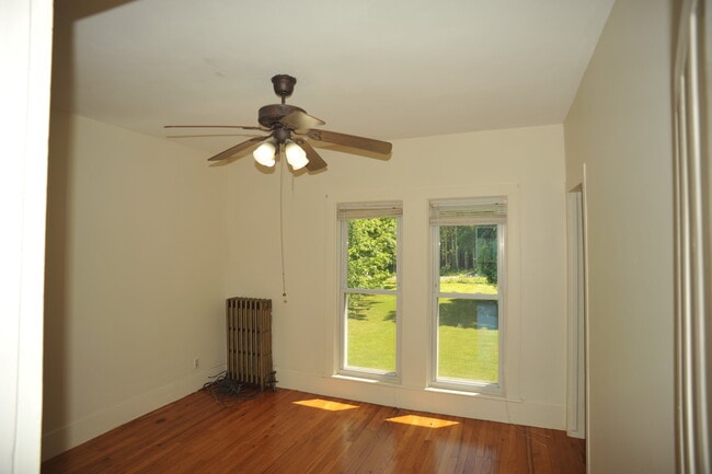 Building Photo - 8071 River Rd