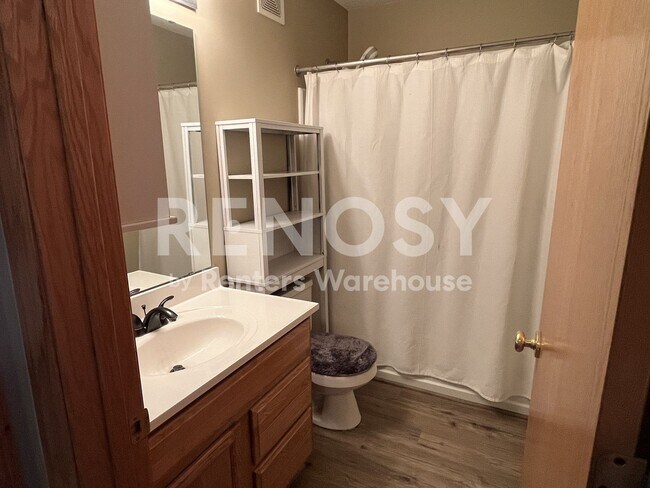 Building Photo - Available August 8 - 2 Bed/1.5 Bath Townhome in Prior Lake