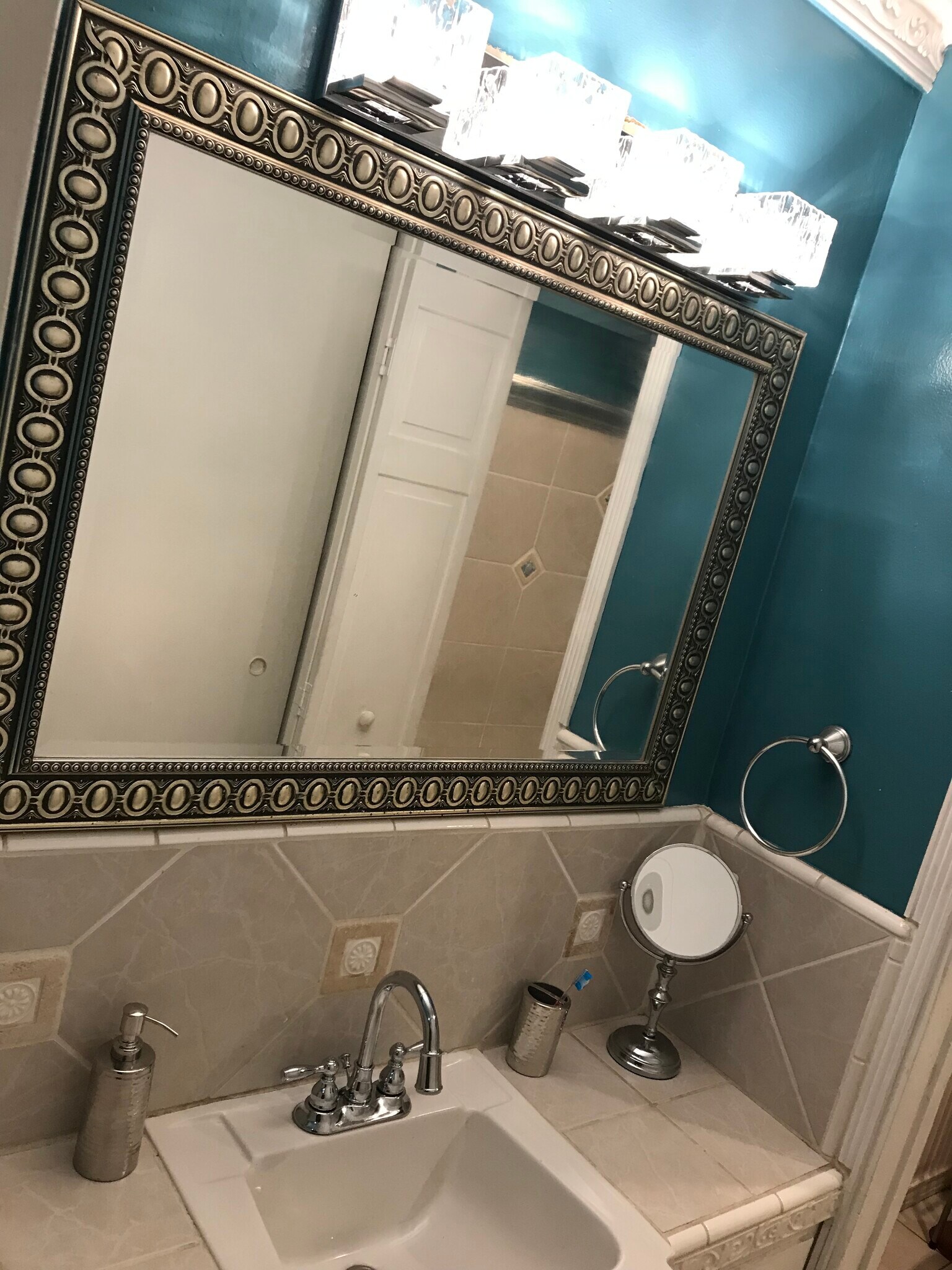 Building Photo - 960 Larrabee St