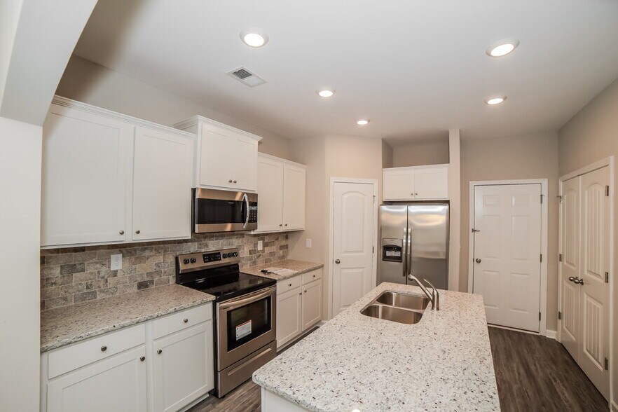 Building Photo - 312 Spruce Creek Ln