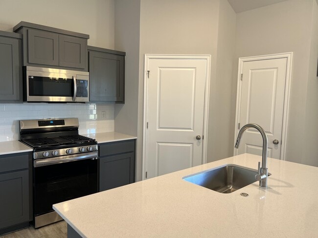 Building Photo - 1313 Sycamore Cir