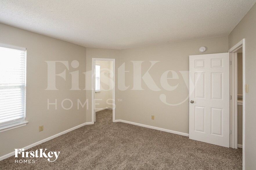 Building Photo - 9197 Huntleigh Cir