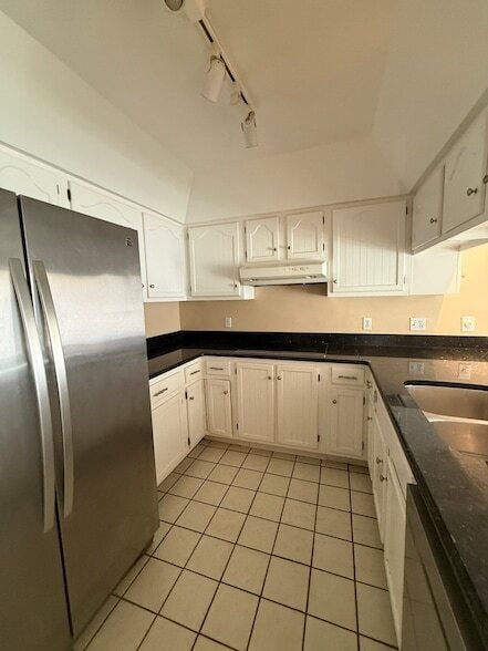 Building Photo - 2851 Garden Dr