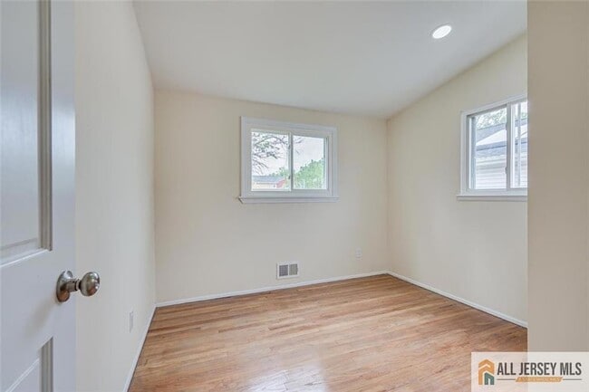 Building Photo - 42 S Hyde Ave