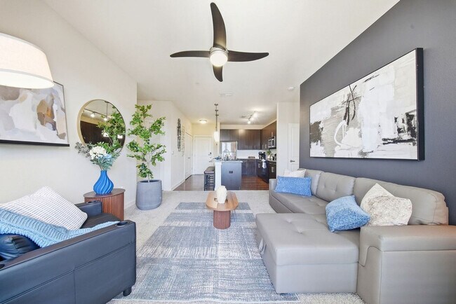 Building Photo - 1702 W Cleveland St