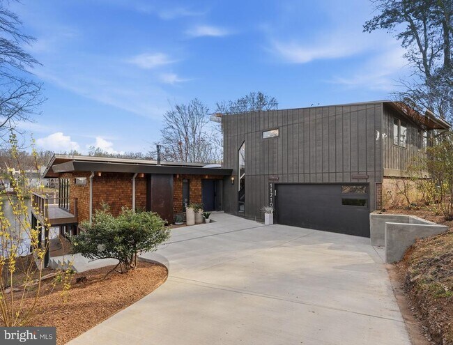 Building Photo - 11216 S Shore Rd