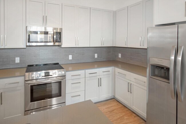 Building Photo - 650 E Brooklyn Vlg Ave